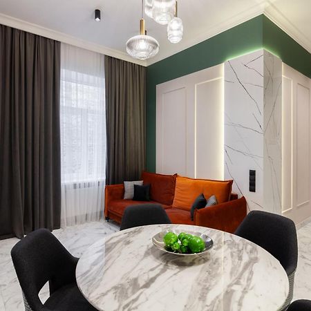Leogrand Apartments On Franka 35 Lviv Buitenkant foto