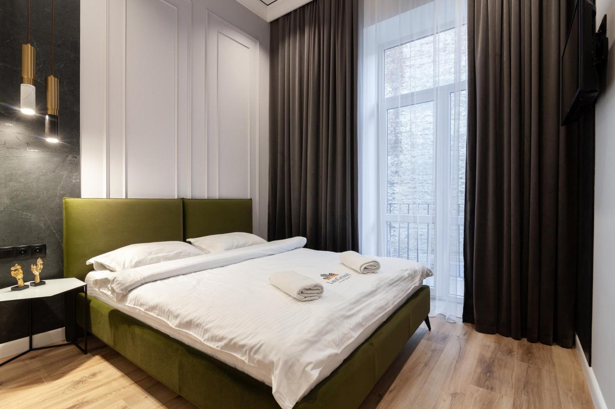 Leogrand Apartments On Franka 35 Lviv Buitenkant foto