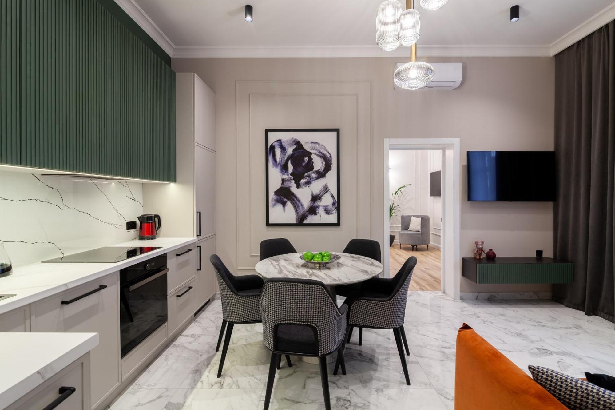 Leogrand Apartments On Franka 35 Lviv Buitenkant foto