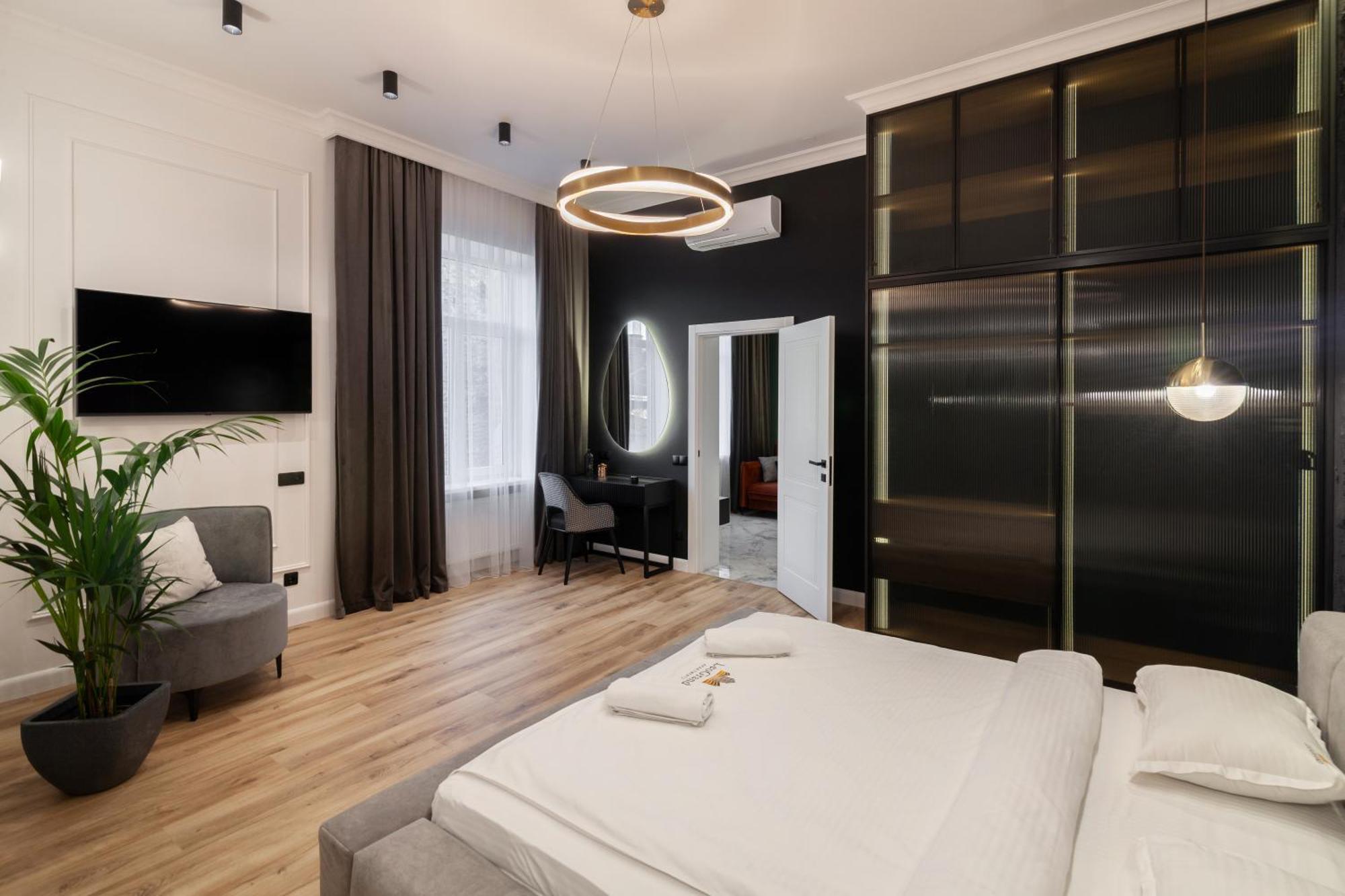 Leogrand Apartments On Franka 35 Lviv Buitenkant foto