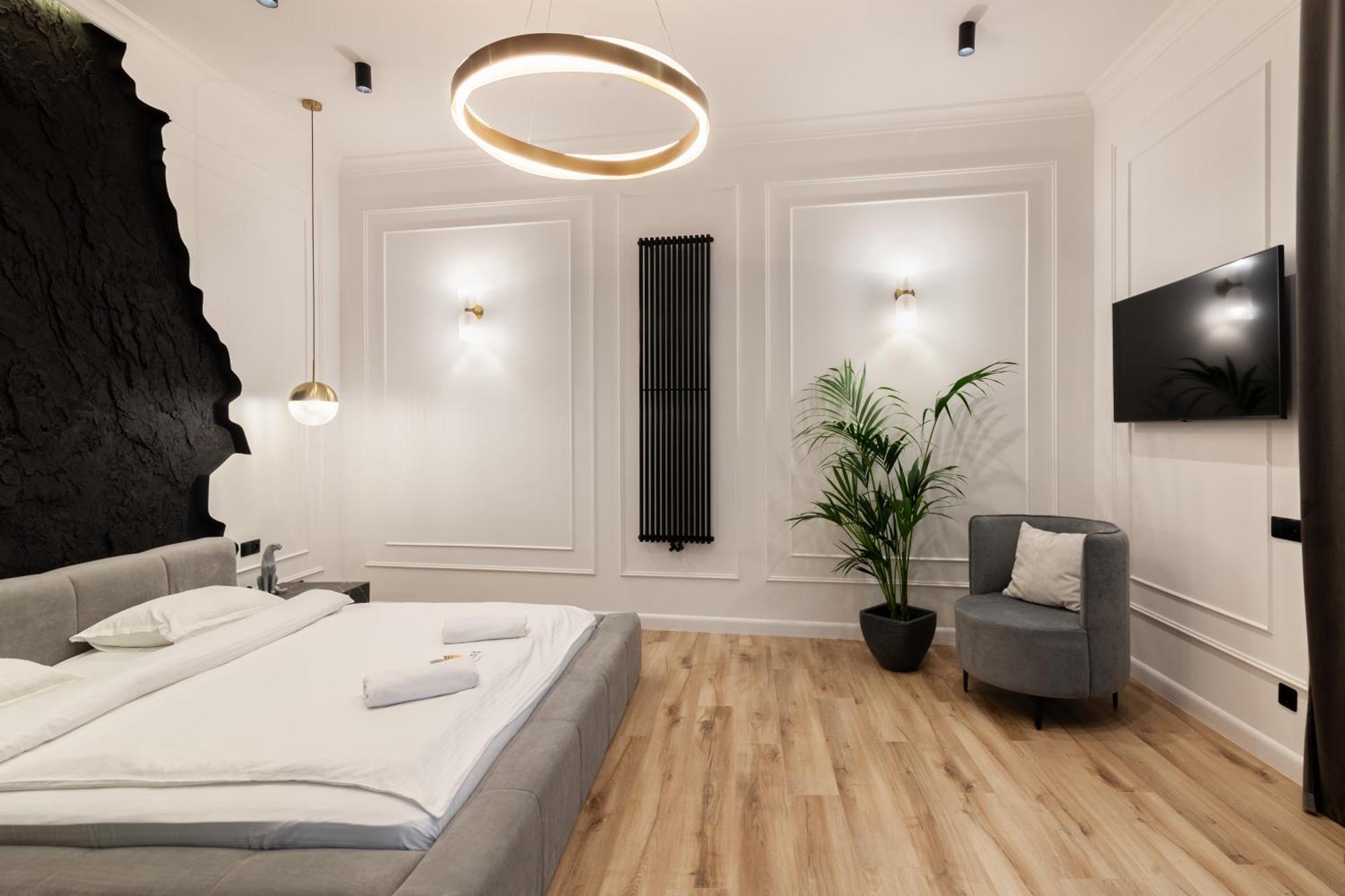Leogrand Apartments On Franka 35 Lviv Buitenkant foto